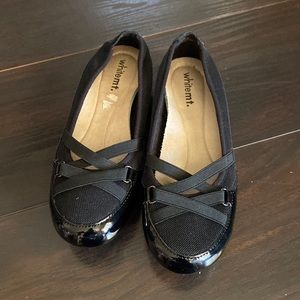 White Mountain Women’s black Flat 6 1/2 wide